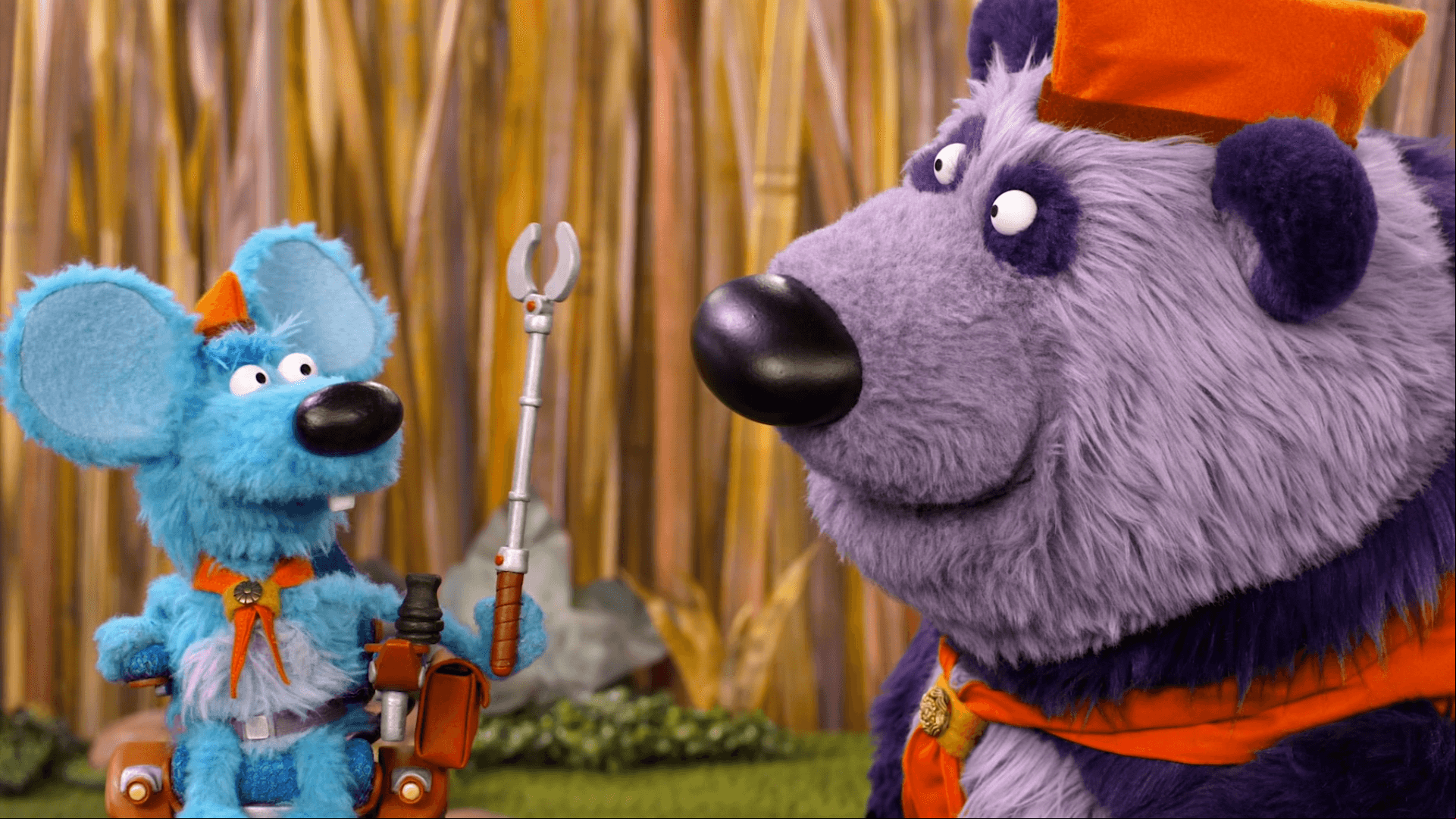 Jeff Mouse shows Donkey and Panda they can all do the same thing, different ways.