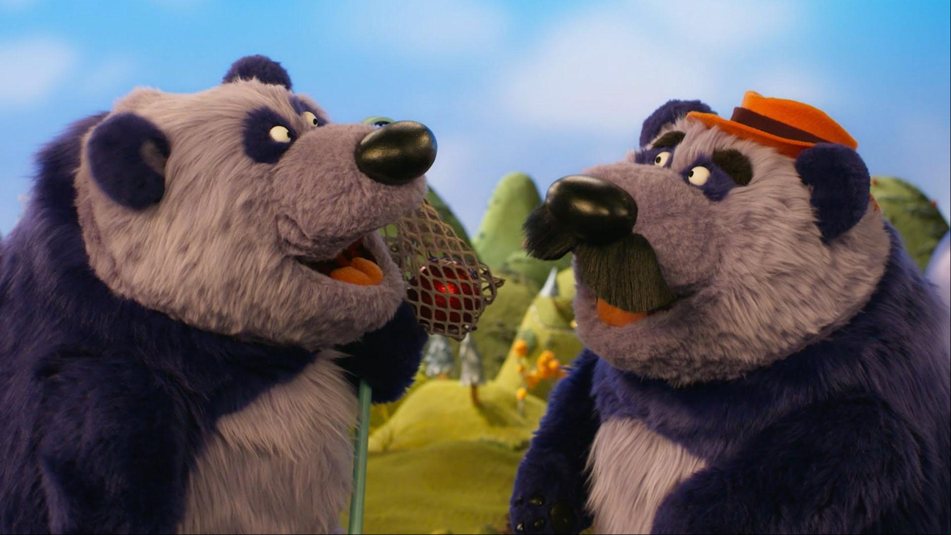 Uncle Panda surprises Purple Panda with an extra special song.
